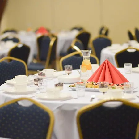 Centrum Edukacyjno-rozwojowe Pawlowice - Bezplatny Parking 3*