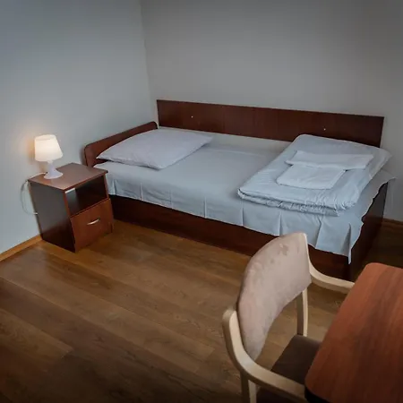 Centrum Edukacyjno-rozwojowe Pawlowice - Bezplatny Parking 3*