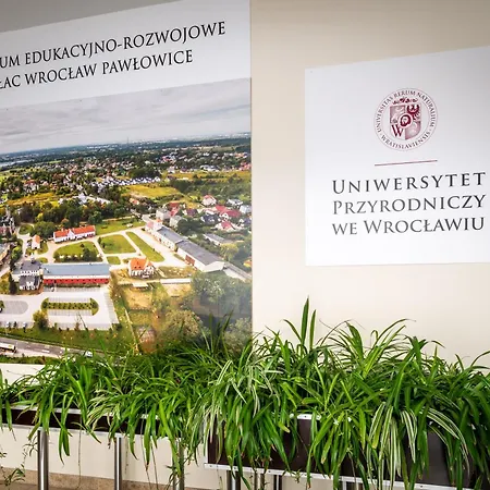 Centrum Edukacyjno-rozwojowe Pawlowice - Bezplatny Parking 3* Breslavia