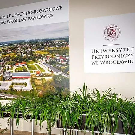 Centrum Edukacyjno-rozwojowe Pawlowice - Bezplatny Parking فروتسواف