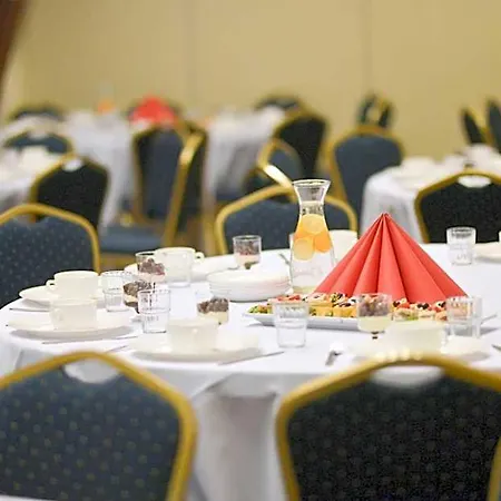 Centrum Edukacyjno-rozwojowe Pawlowice - Bezplatny Parking 3* فروتسواف
