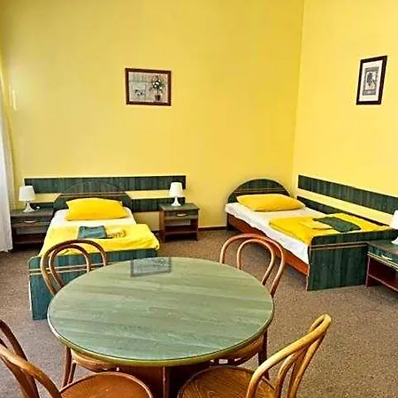 Centrum Edukacyjno-rozwojowe Pawlowice - Bezplatny Parking 3* فروتسواف