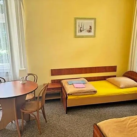 Centrum Edukacyjno-rozwojowe Pawlowice - Bezplatny Parking فندق مبيت وإفطار فروتسواف