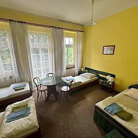 Centrum Edukacyjno-rozwojowe Pawlowice - Bezplatny Parking 3* فروتسواف