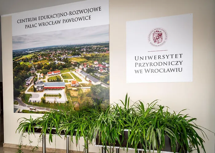 Centrum Edukacyjno-rozwojowe Pawlowice - Bezplatny Parking 3* Wrocław