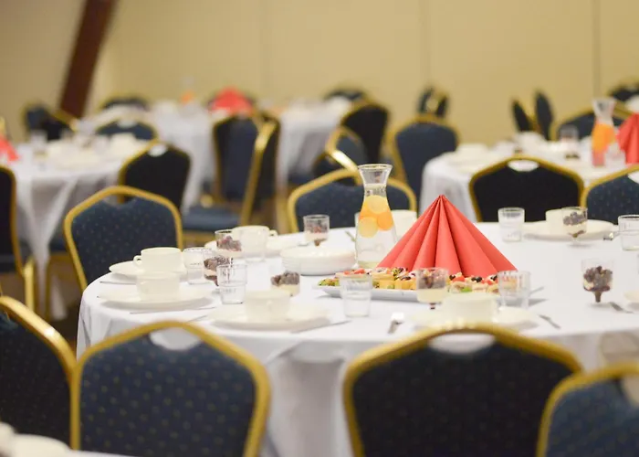 Centrum Edukacyjno-rozwojowe Pawlowice - Bezplatny Parking 3*